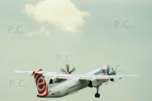 Bombardier DHC 8 PLL LOT higherthanjumbojets 26.10.2018 Chorazykiewicz.JPG