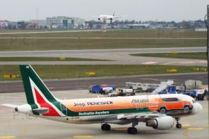 Chopin higherthanjumbojets.pl (Emirates)  Przemyslaw Chorazykiewicz Alitalia EI-DSW.JPG