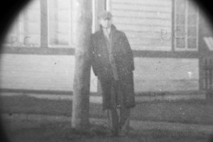 higherthanjumbojets.pl man and pole airport Przemyslaw Chorazykiewicz.JPG