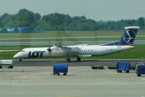 Bombardier Dash Q 400 DHC 8 Canada Chopin Airport 20-07-2018.JPG