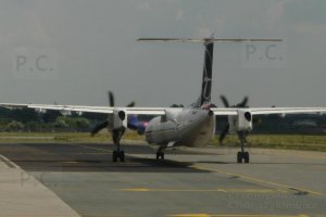 samolot bombardier w kolejce higherthanjumbojets.pl przed startem.JPG