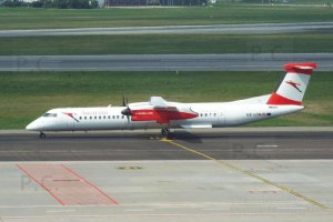 OE-LGN Austrian higherthanjumbojets.pl Bombardier Dash DHC 8 Q 400.JPG