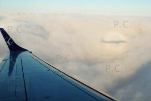 niezwykłe zjawisko optyczne na dużej wysokości gloria higherthanjumbojets.pl fot. przemysław chorążykiewicz.JPG