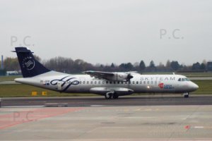 OK-GFR Chopin Airport ATR 72 higherthanjumbojets.pl fot. Przemyslaw Chorazykiewicz.JPG
