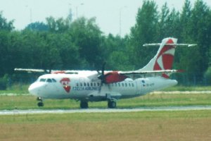 CSA Czech Airlines ATR 42 lotnisko Chopina fot. Przemyslaw Chorazykiewicz.JPG