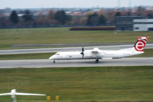 Dash DHC 8 higherthanjumbojets.pl Q 400  Chopin fot. Przemysław Chorążykiewicz.JPG