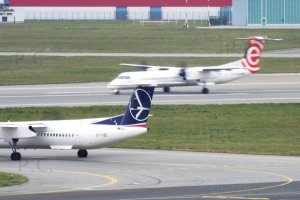 Dash DHC 8 Q 400  Chopin LOT Eurolot photo Przemysław Chorążykiewicz.JPG