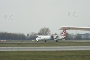 Dash DHC 8 Q 400  Chopin Airport photo Przemysław Chorążykiewicz Poland.JPG