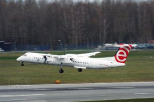 Chopin Dash DHC 8 Q 400  aereo Przemysław Chorążykiewicz Polonia.JPG