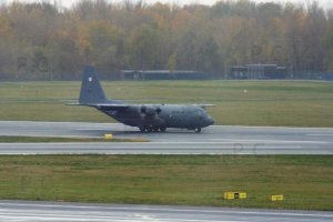 1501 C-130 Hercules higherthanjumbojets.pl photo Przemyslaw Chorazykiewicz Poland (Chopin Airport 26.10.2018).JPG