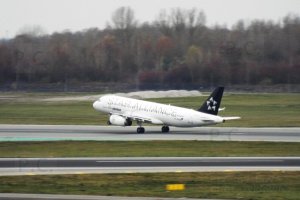 samolot z grecji higherthanjumbojets.pl fotografia chorazykiewicz przemysl lotnictwo przyroda.JPG