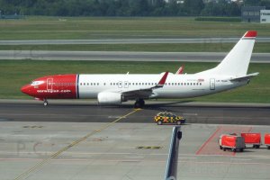 LN-NGU B 737 higherthanjumbojets.pl Norwegian Chopin Airport Warsaw Poland.JPG