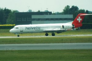 Fokker F100 Helvetic HB-JVG lotnisko Chopina 2016.JPG