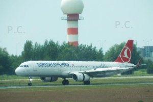 turecki samolot odrzutowy turkish jet aircraft chopin warsaw warszawa.JPG