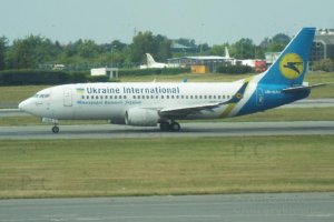 ur-gah boeing b 737 chopin airport.JPG