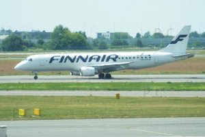 Finnair Embraer 190 higherthanjumbojets.pl OH-LKG Warszawa 23.6.2016.JPG
