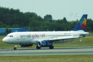 SP-HAH higherthanjumbojets.pl samolot Small Planet ląduje na lotnisku Chopina czyli Warszawa-Okęcie 2016.JPG