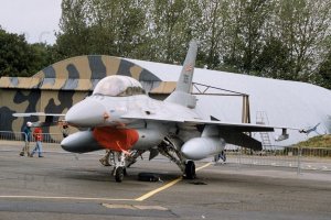 norweski samolot F-16 w Anglii