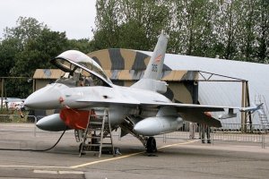 higherthanjumbojets.pl dwumiejscowy F-16 fotografia, lotnictwo, historia, przyroda okolic Przemyśla