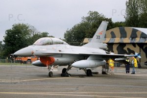 camouflage hangar fighting falcon