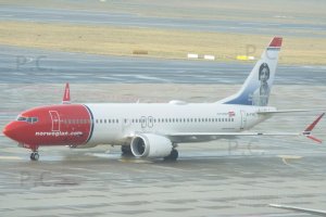 czarny beret kotwica pani filozof black beret anchor woman philosopher higherthanjumbojets.pl.JPG