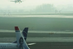 landing embraer and ei-fyg morning photo 12-12-2018.JPG