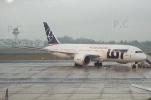 Lotnisko Chopina o poranku Chopin Airport early morning.JPG