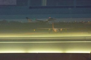 Dreamliner PLL LOT Chopin night photograph Przemyslaw  Chorazykiewicz.JPG