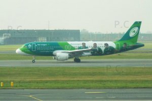 irlandzki samolot z koniczynką fotografia lotnictwo historia przyroda przemysl.JPG