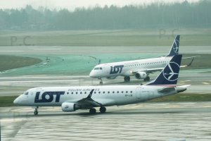 dwa embraery jeden dłuższy drugi krótszy.JPG