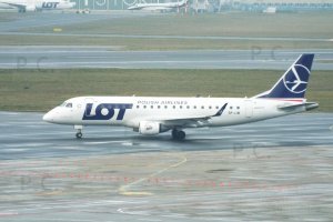 jet story hangar chopin.JPG