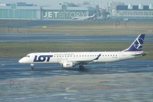 polish airlines embraer 195 sp-lne.JPG