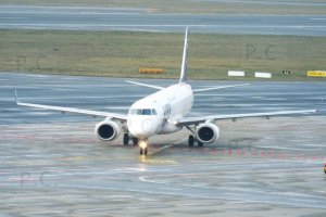 embraer reflektor na goleni podwozia przedniego higherthanjumbojets.pl.JPG