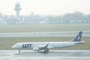 embraer 195 sp-lng lotnisko szopena chopina.JPG