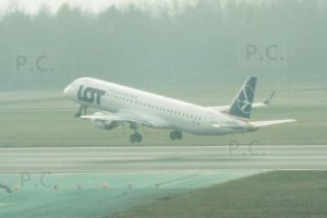 embraer 195 take off chopin december 2018.JPG