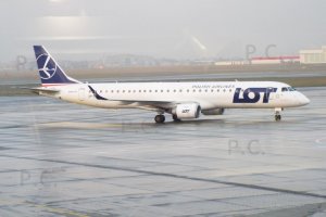najdłuższa wersja używanych w Polsce Embraerów.JPG