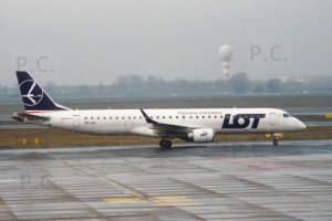 sp-lni i radar na lotnisku chopina.JPG