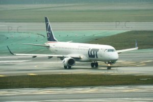 sp-lnk embraer 195 wysunięte sloty.JPG