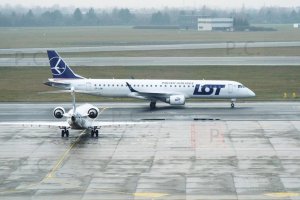 scenka do dioramy samoloty cywilne okęcie.JPG