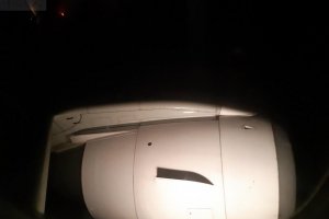 samsung galaxy a8 night aircraft photo no flashlight.jpg