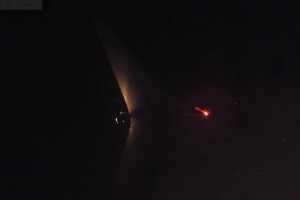 night shark fin effect embraer 195 winglet efekt płetwy rekina nocą.JPG