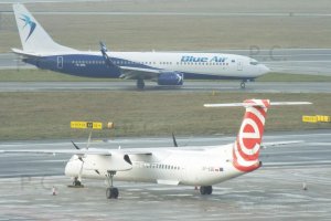 dash sp-eqd chopin (b 737 blue air) fotografia lotnictwo historia przyroda okolic przemyśla.JPG