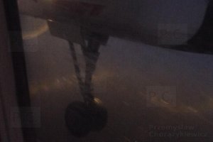 higherthanjumbojets.pl Dash DHC 8 about to land before dawn at Chopin Airport.JPG