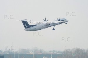 bombardier w trakcie chowania podwozia.JPG