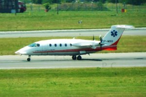 Piaggio P180 Avanti SP-MHX Lotnicze Pogotowie Ratunkowe lotnisko Chopina fot. P. Chorążykiewicz.JPG