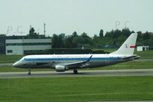 Embraer 175 SP-LIE Polskich Linii Lotniczych LOT w okolicznościowym malowaniu.JPG