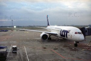 analogowy canon eos 1000f boeing b 787 dreamliner pll lot lotnisko chopina 12-12-2018.jpg