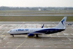 yr-bml b 737 higherthanjumbojets.pl.jpg