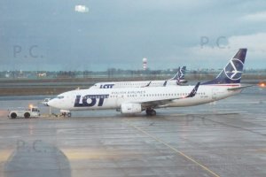 polish b 737s and embraers have similar liveries.JPG
