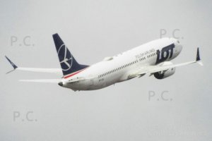 18. 01. 2018 boeing b 737 polish airlines lot sp-lva flying is beautiful.JPG